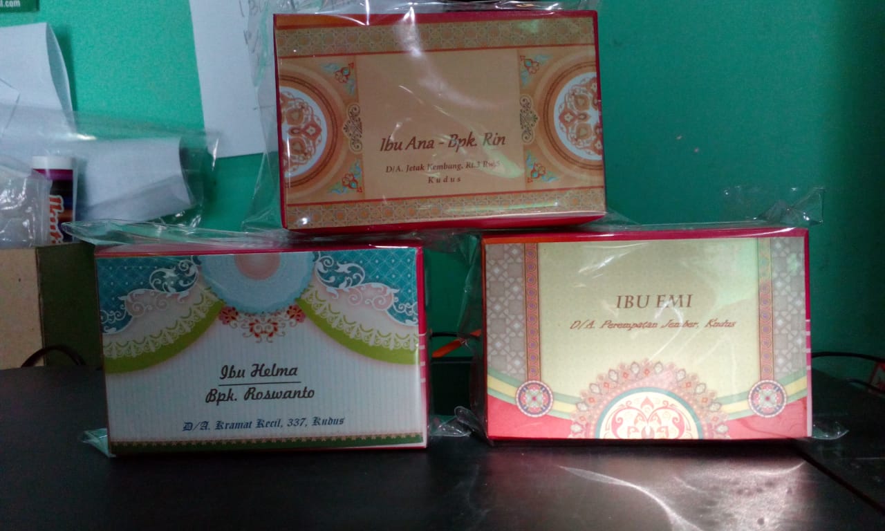Piagam dan plakat penghargaan